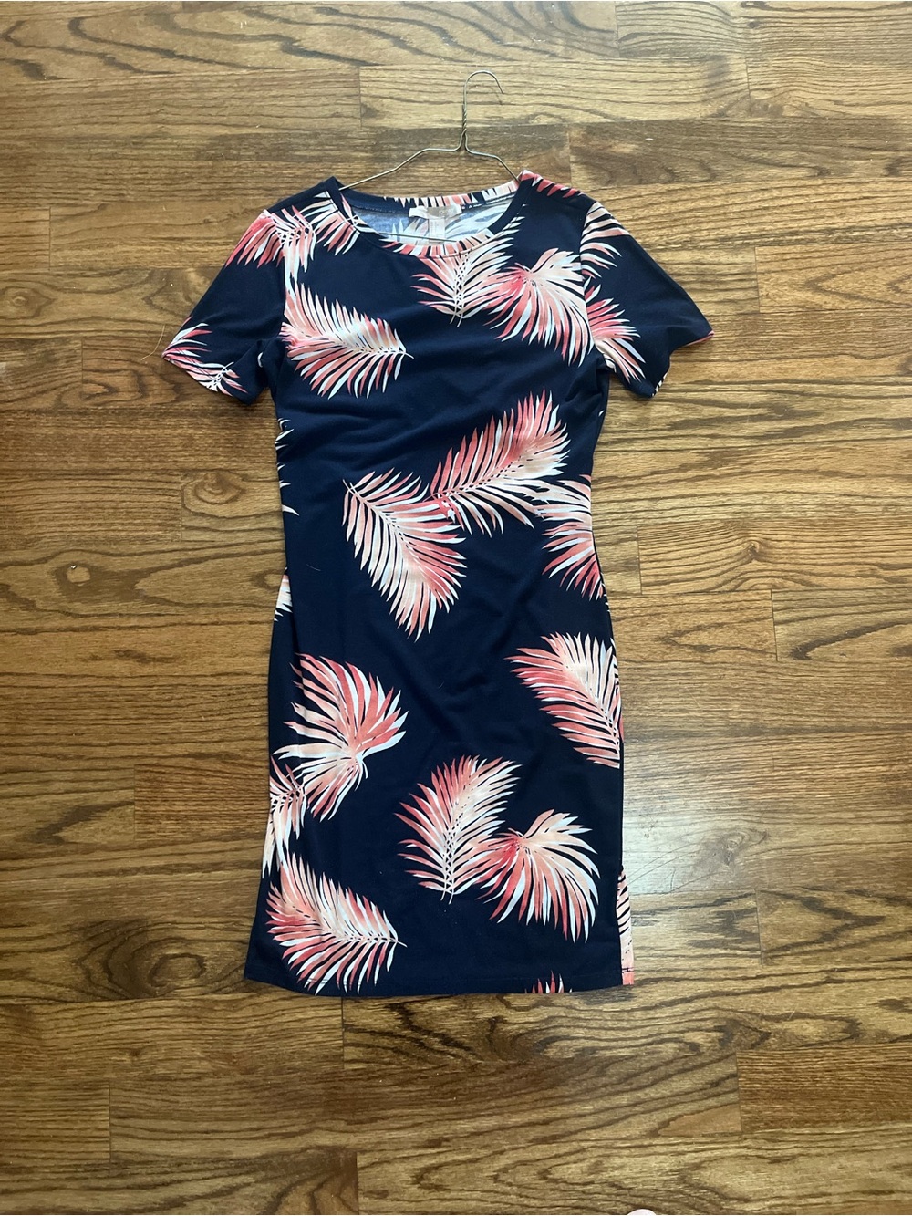Women’s Navy Palm-Print Short Sleeve Dress - Coral Accent